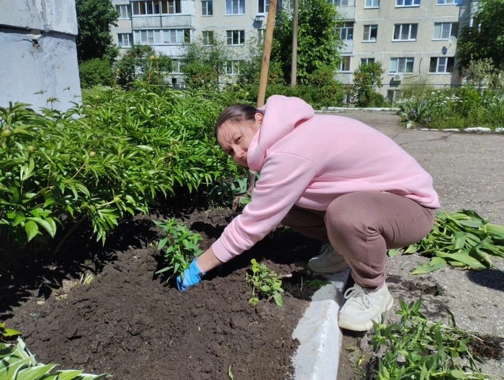 В рамках акции "Цветущее детство", организованной Женским движением Единой России в Чебоксарах и чес