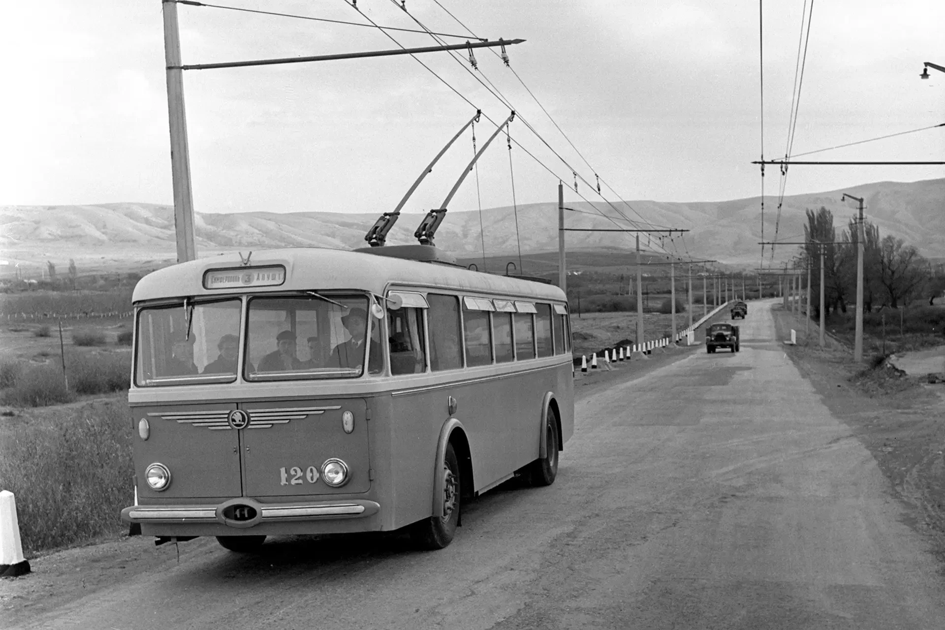 Обкатка маршрута № 3 Симферополь — Алушта. Фото сделано ориентировочно в 1959 году.