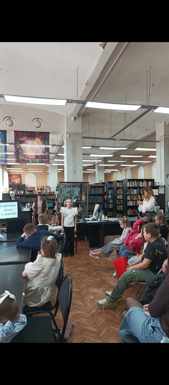 Эвелина Гурова, обучающаяся 3И класса, принимала участие в литературной гостиной "Встречаем весну с 