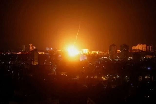 ⚡️ Россия этой ночью осуществила самую масштабную баллистическую атаку на Киев за все в...