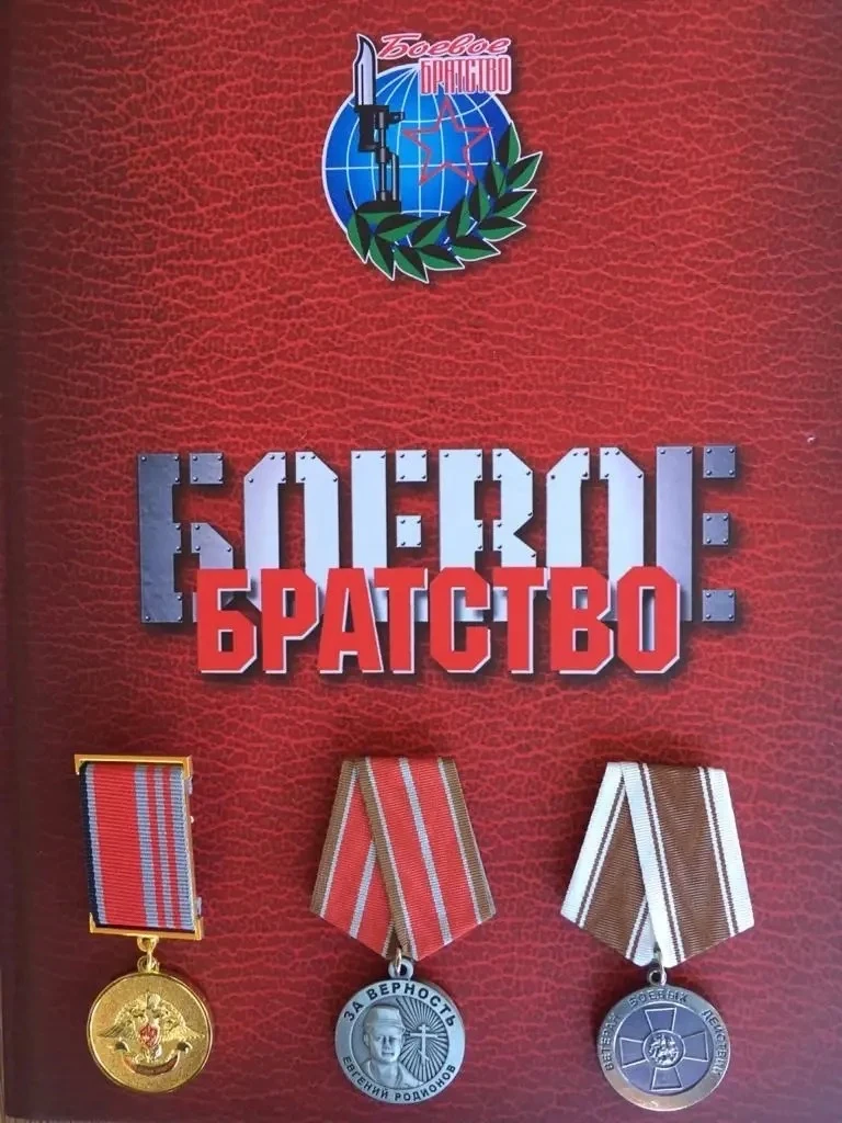 ГЕРОЙ СОВЕТСКОГО СОЮЗА БОРИС ГРОМОВ НАГРАДИЛ ВЕТЕРАНОВ - КРАСНОКАМЦЕВ