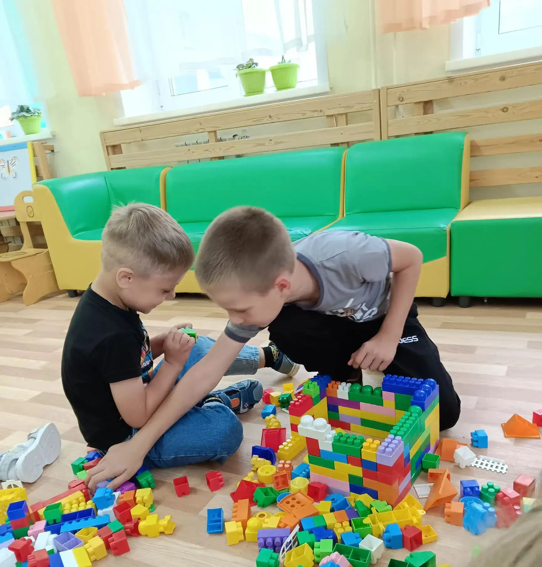 ​🧸 Наш весёлый «День любимых игр»! 🚀
​Сегодня в  группе "Горошинки" прошёл совершенно особенный, ш