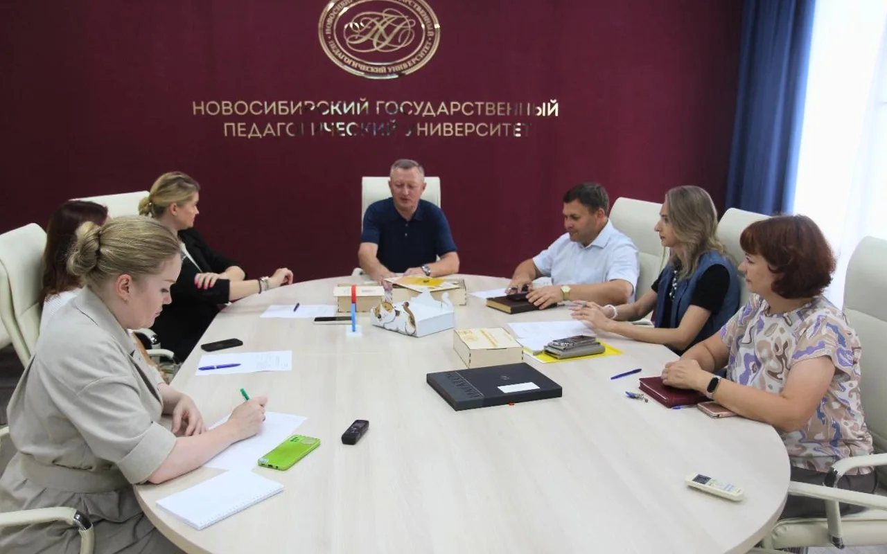 ⚡️ От идеи до реализации: НГПУ и индустриальный партнёр запускают совместный проект по развивающим и