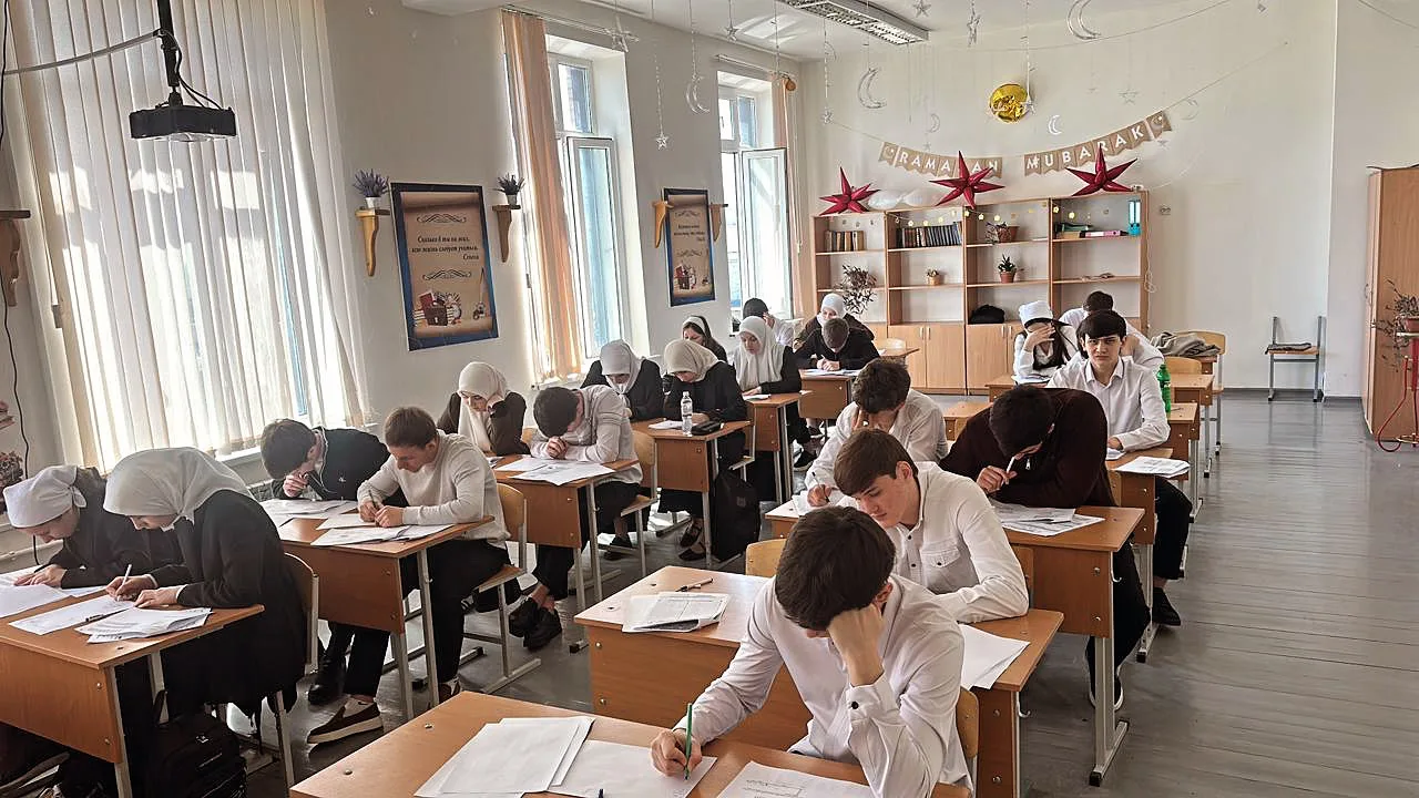 🎓 Выпускники написали годовую контрольную работу по математике в формате ЕГЭ!✏️📐