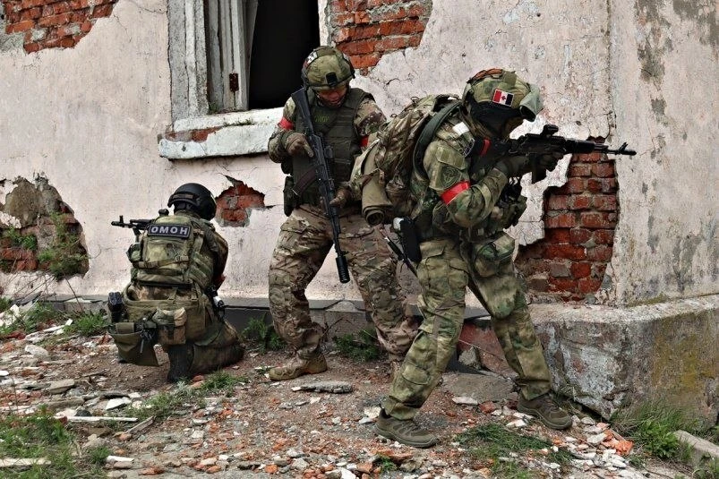 Праздник людей особого назначения: в Приморье поздравили бойцов ОМОН