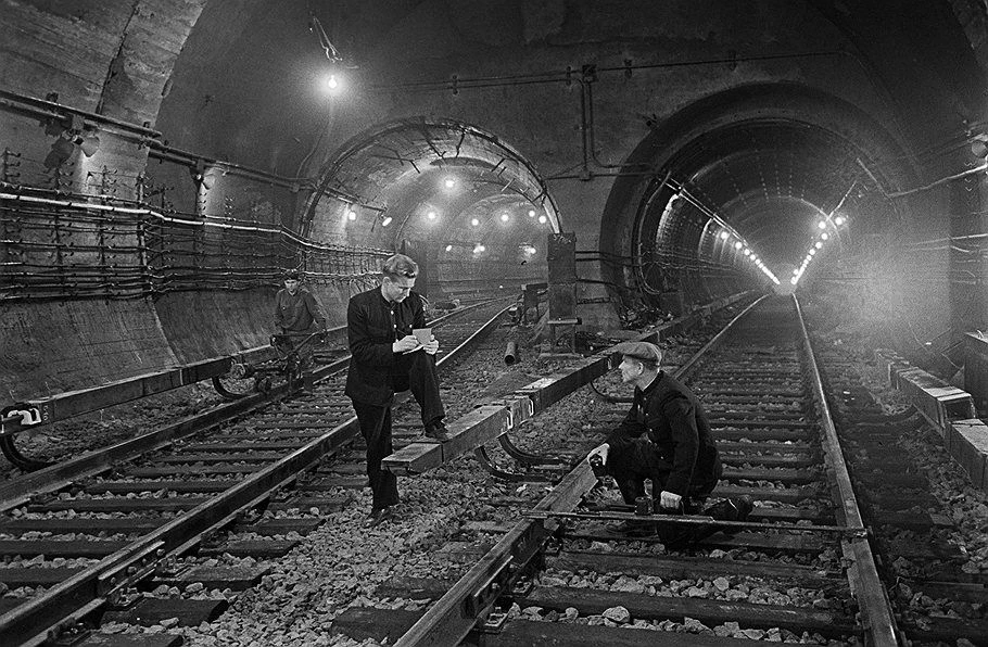 🚇 От шахт до «Дороги жизни»: как ленинградские метростроевцы помогали городу во время ...