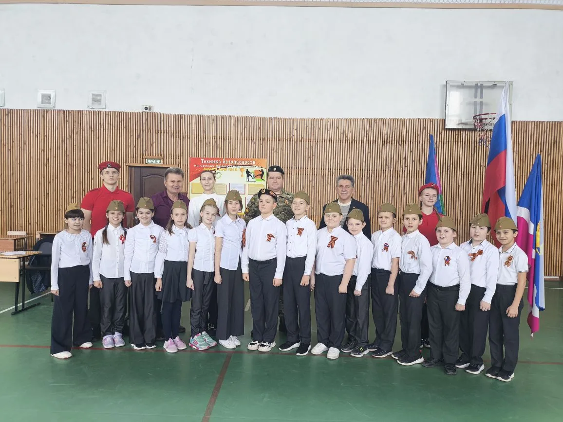 🎖️ Смотр строя и песни: патриотический праздник в нашей школе  В рамках месячника оборонно-массовой 