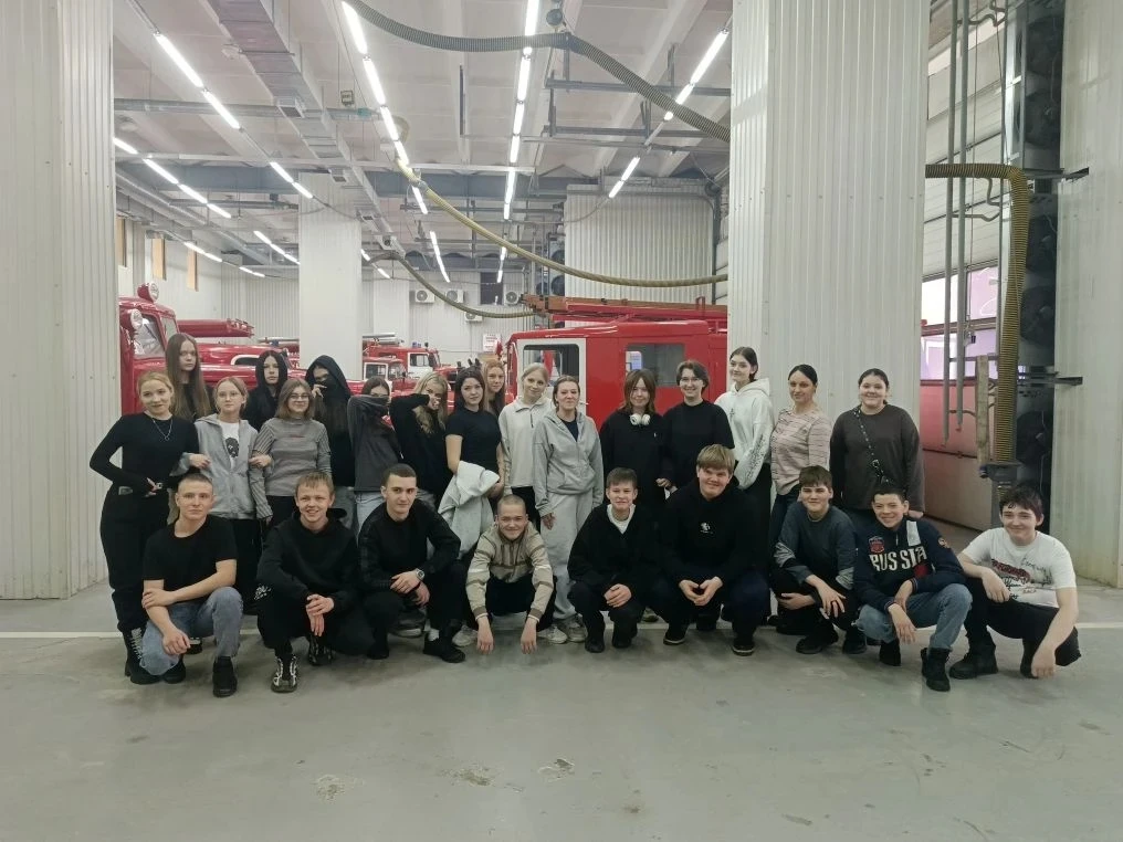 🚨 8 «В» на экскурсии в Учебной пожарно‑спасательной части! 🚒  18.02.26 ученики 8»В» класса вместе с 