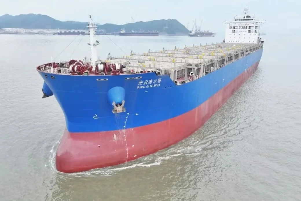⛴ На китайской верфи завершилась конверсия балкера типоразмера "kamsarmax" дедвейтом 80 тыс. тонн в 