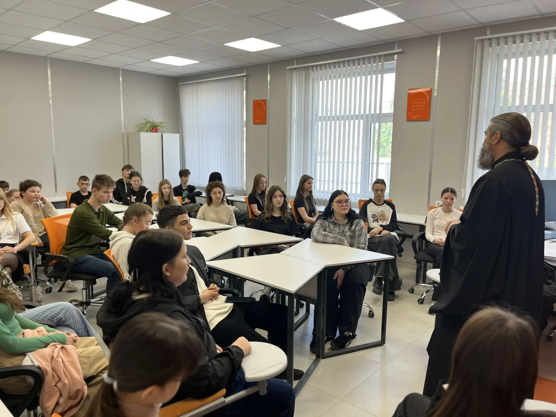 🤝 Открытый диалог в техникуме: «Сто народов – одна семья»  В рамках Года единства народов России в н