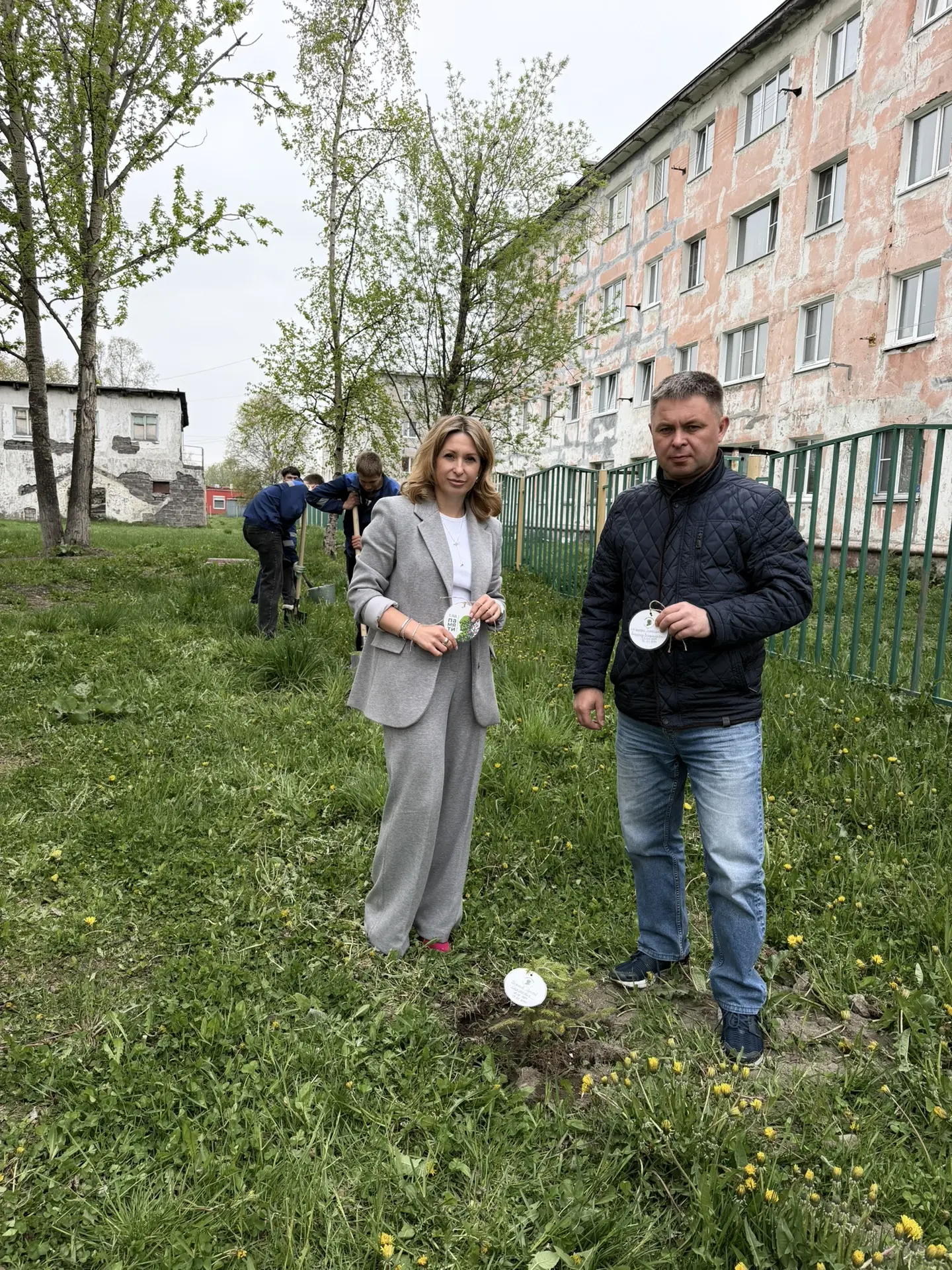Зелёная память: 8 елей в честь погибших героев 🌲🕯️


       Международная акция «Сад памяти» прошл