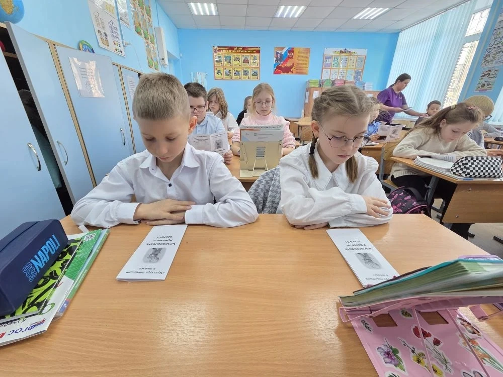🏫Профилактическая беседа «Безопасное передвижение по территории учреждения, а так же за его пределам