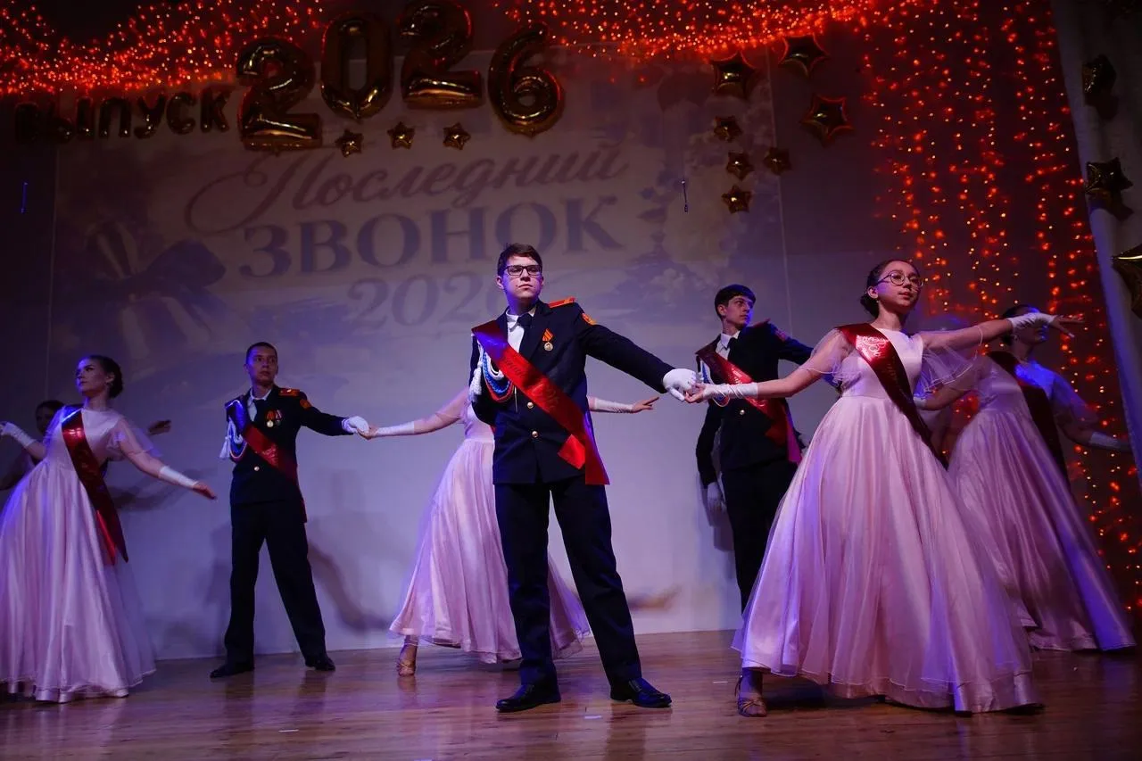 🎒🛎️ Прощай, школа! В Чебоксарах прозвенели последние звонки для выпускников  В школах Чебоксар состо