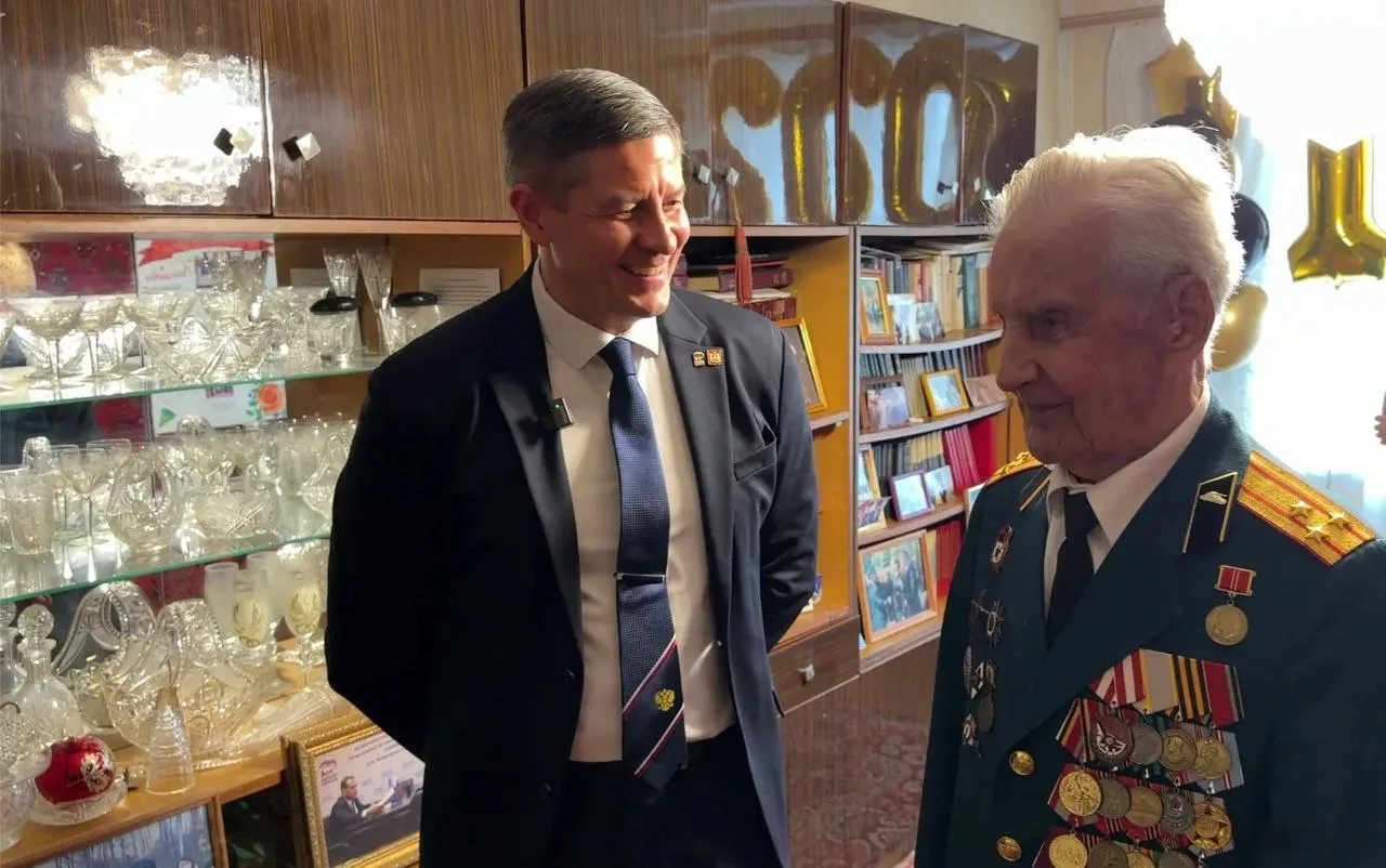 Егор Ковальчук поздравил со 102-летием ветерана Великой Отечественной войны Бориса Васильевича Шапош