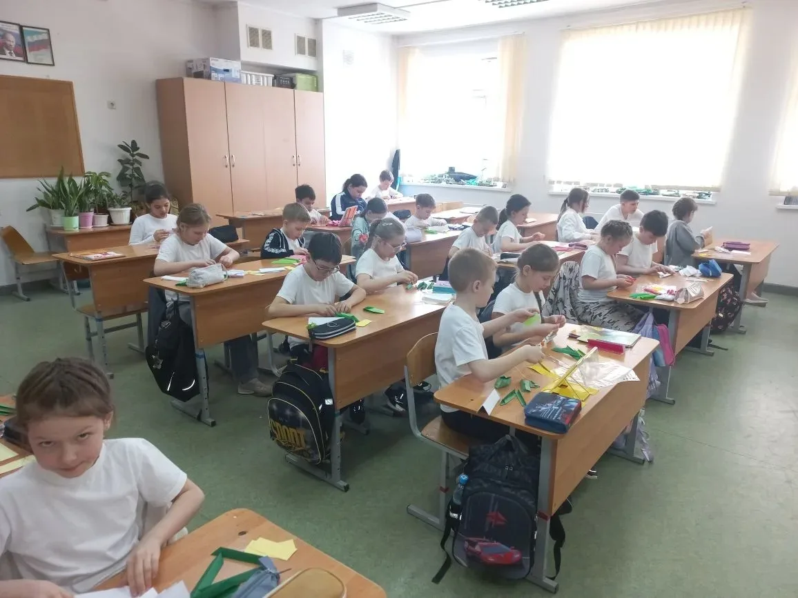 🪷🪷🪷  28 марта в  3-3 классе МАОУ "Школа №16", в рамках Дня Китая прошёл  мастер класс "Лотос — водна
