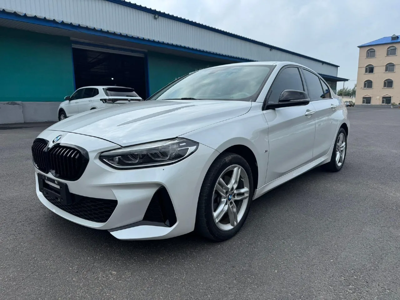 BMW 1-й серии (модель 2022 года): 120i 1.5T M Sport Night Edition