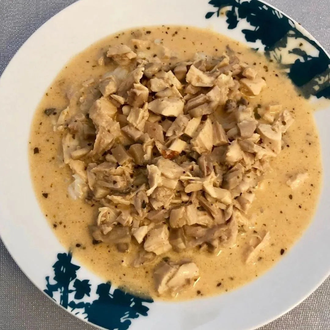 🥣 Куриное фрикасе «а-ля мама Ирене» — нежное, ароматное и по-семейному вкусное 🍗💛  🔖 Ингредиенты:  К