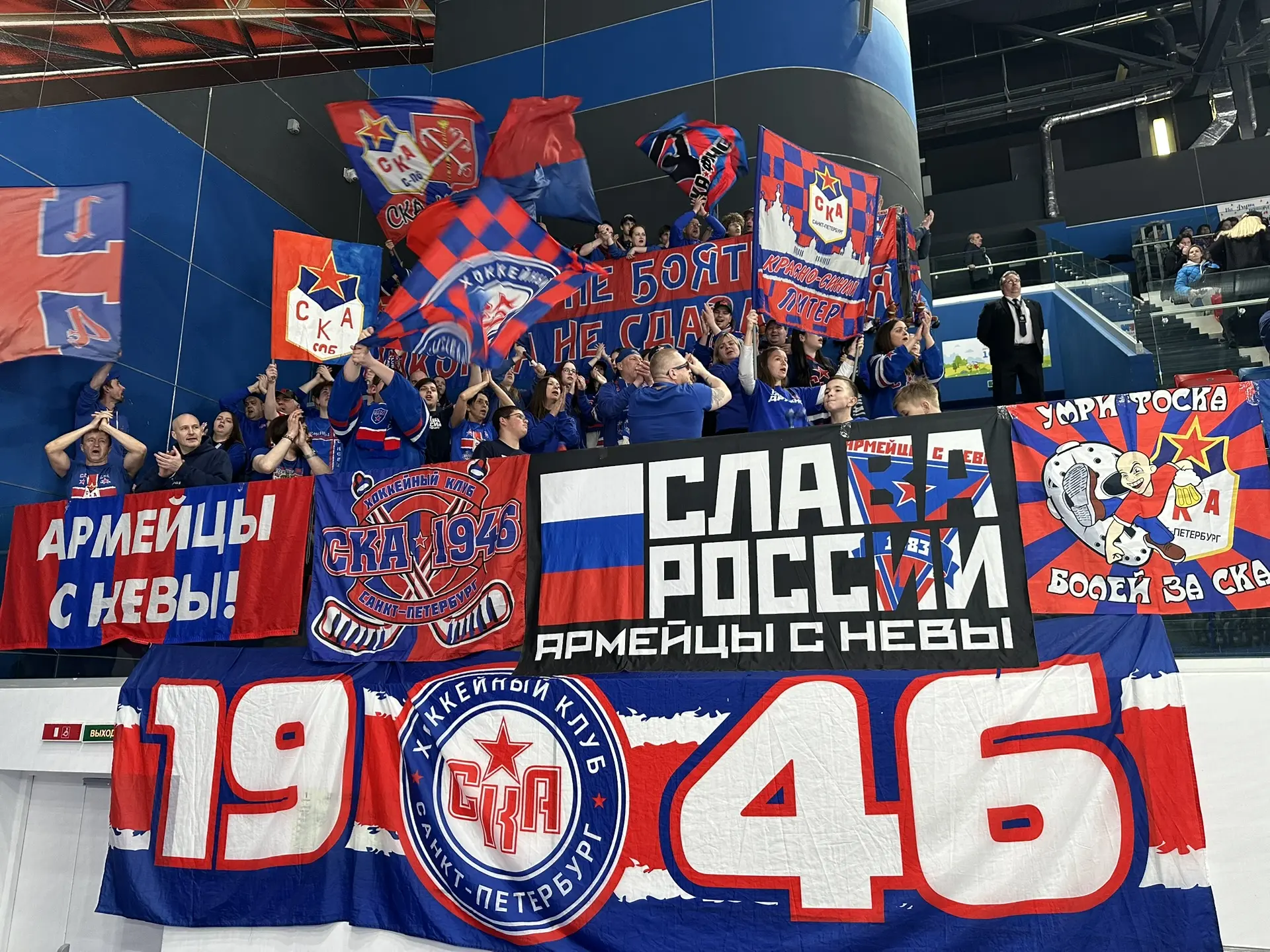 🔴🔵✊