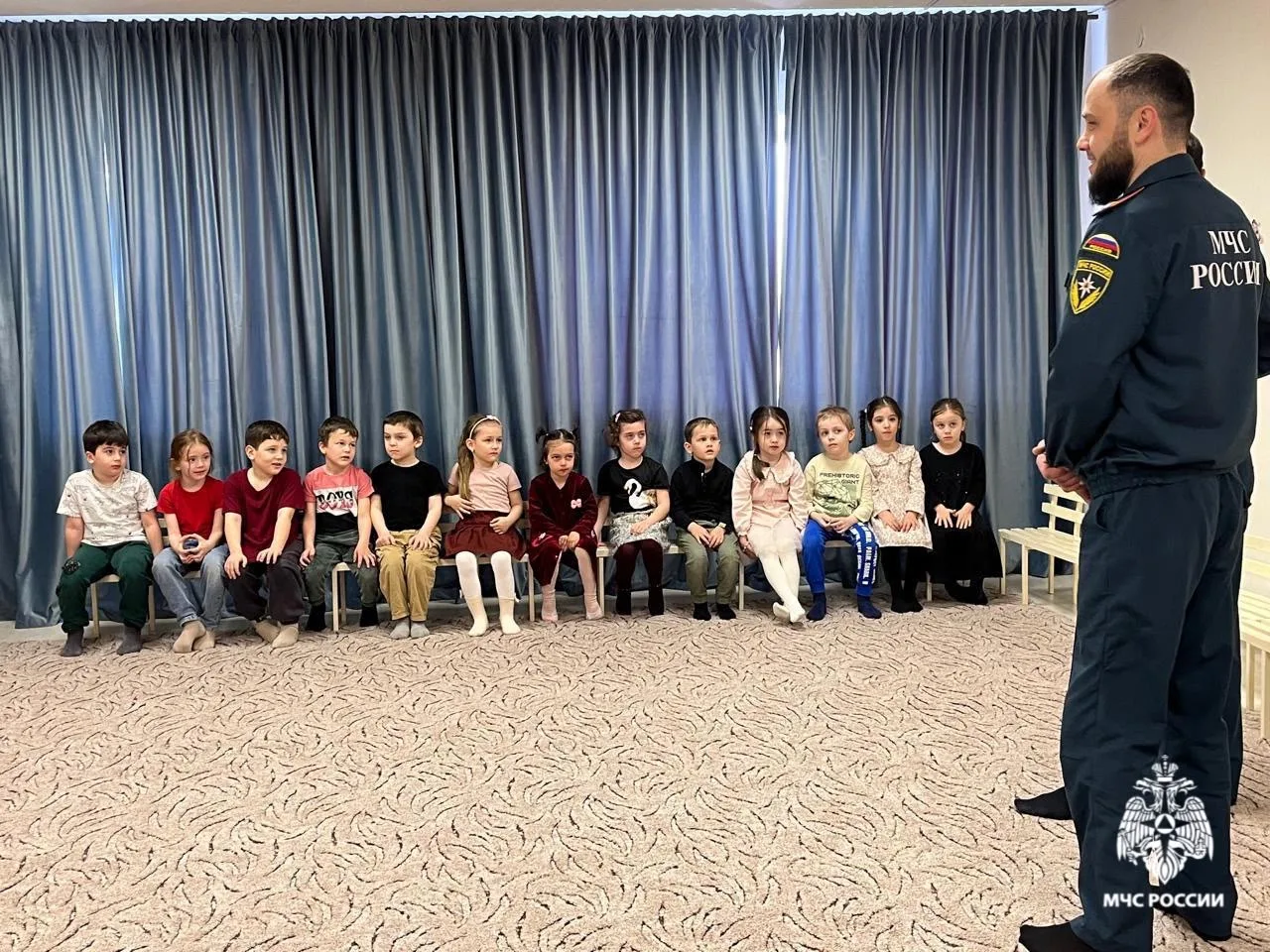 ️Детям показали, как правильно пользоваться огнетушителем

Сотрудники управления надзорной деятельно