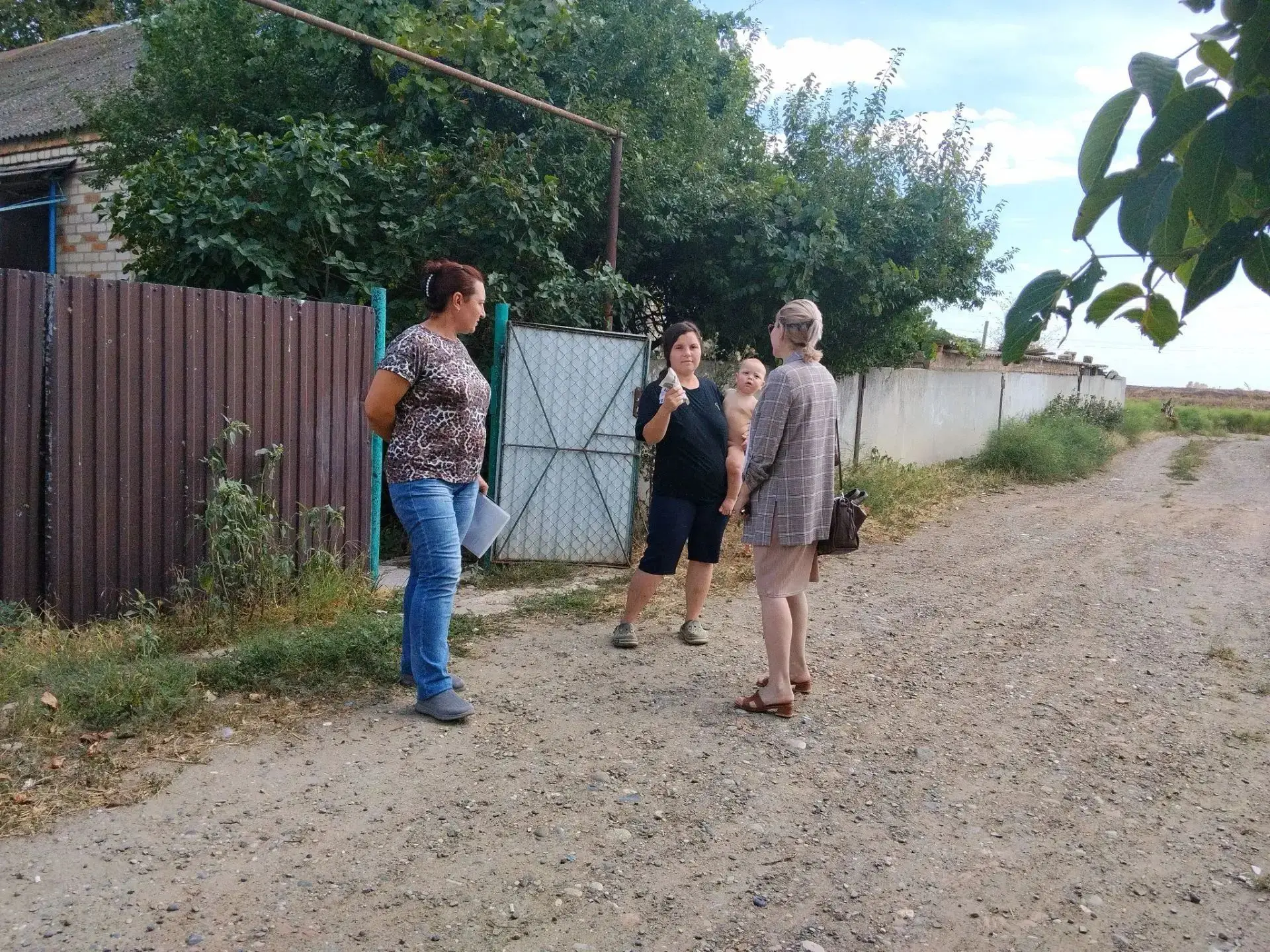 В селе Ачикулак Нефтекумского округа, специалистами социальных служб,  продолжаются рей...