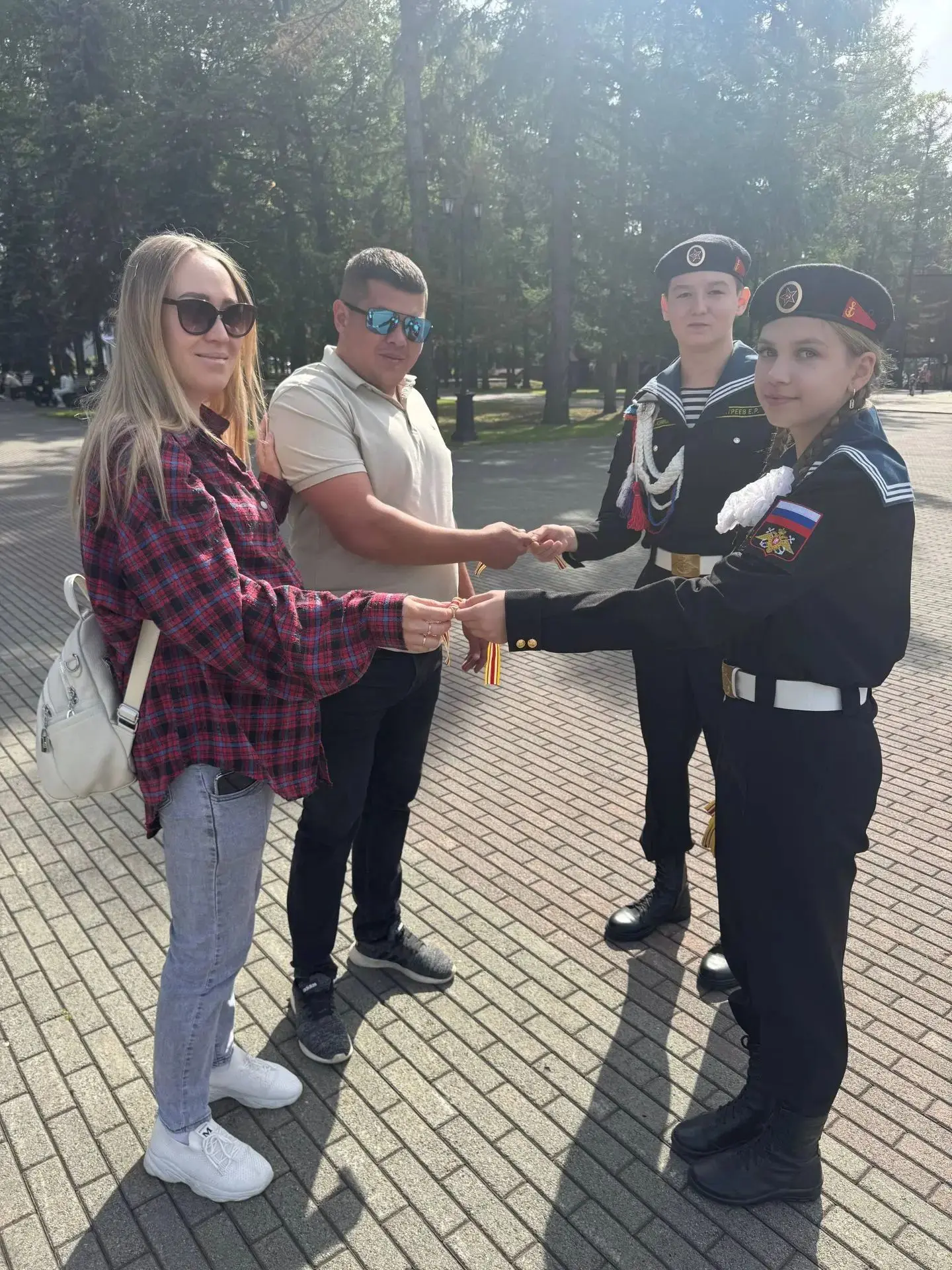 Кадеты 7,8 классов провели акцию "Муаровая лента", которая ежегодно проводится в День о...