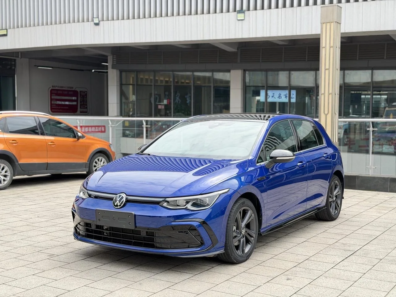 Автомобиль: Volkswagen Golf R-line