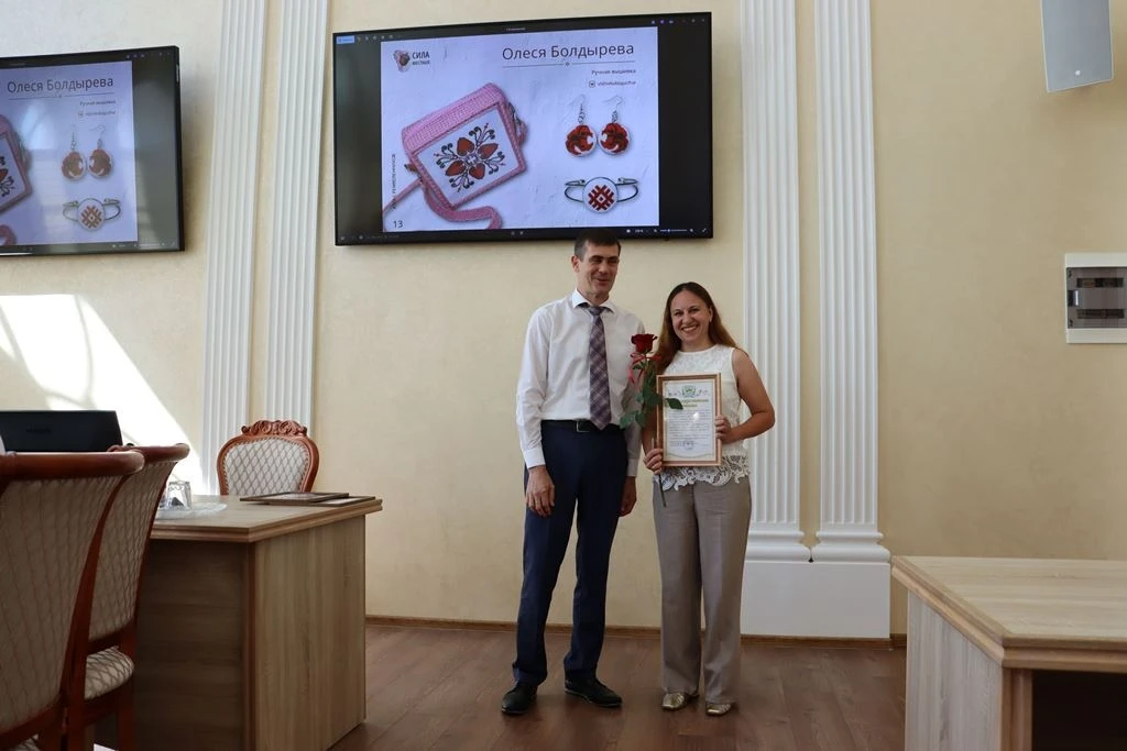 Сотрудники Дома народного творчества и ремёсел – Болдырева Олеся Викторовна, директор учреждения, ма