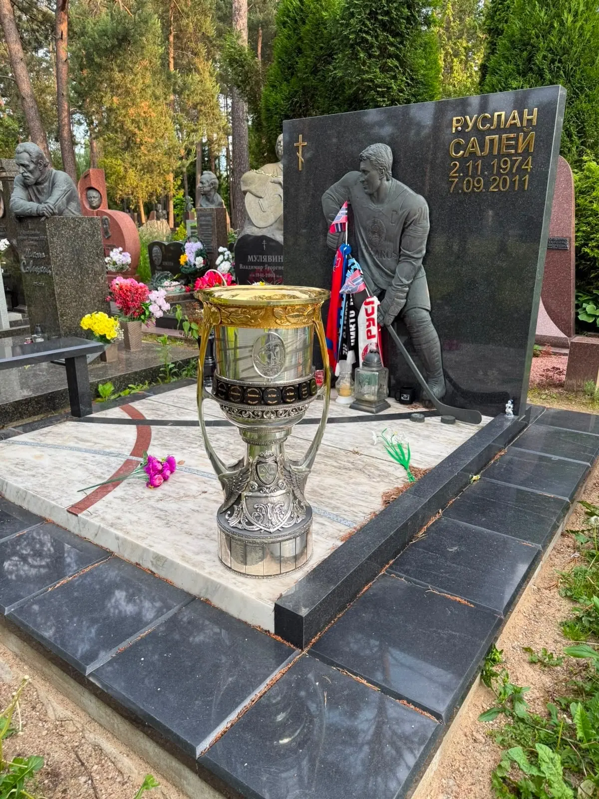 Кубок Гагарина начал свое турне вместе с дважды подряд чемпионами - игроками и тренерами ХК «Локомот