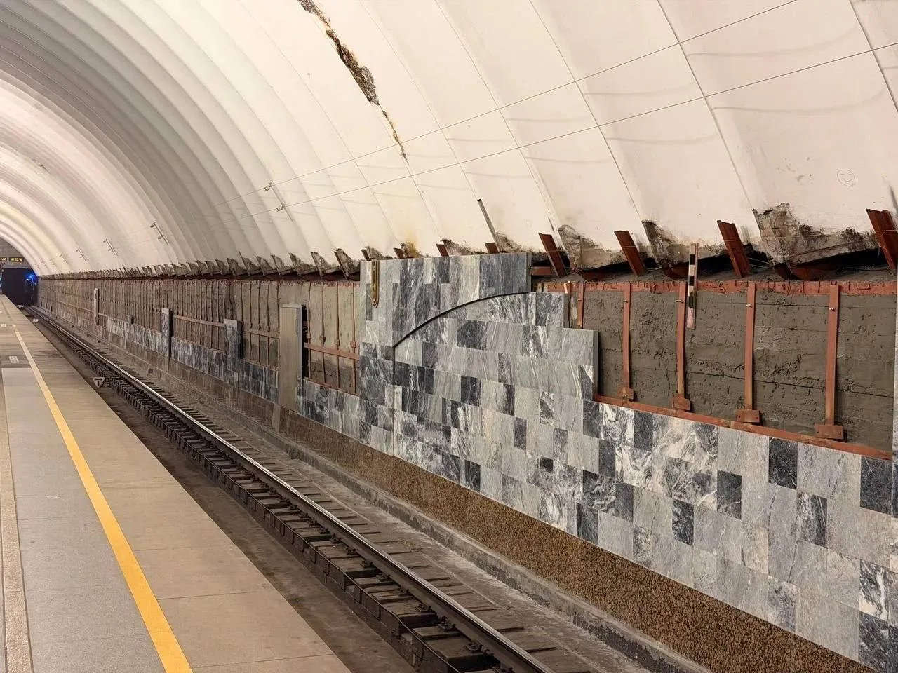 🚇На «Старой Деревне» продолжается капремонт. Станцию при этом не закрывают 

Специалисты приступили