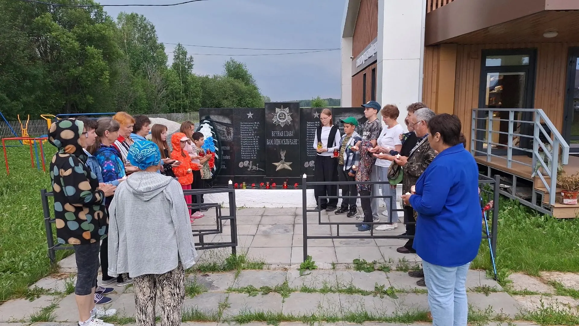 🕯️ Озерки зажигают "Свечу Памяти" 

2️⃣2️⃣ июня, в День памяти и скорби, жители   д. Озерки присоед
