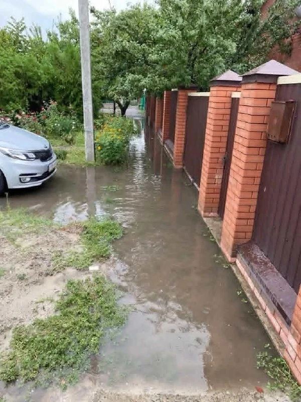 Батайчане жалуются на засыпанный водоотводный канал и опасаются подтопления домов