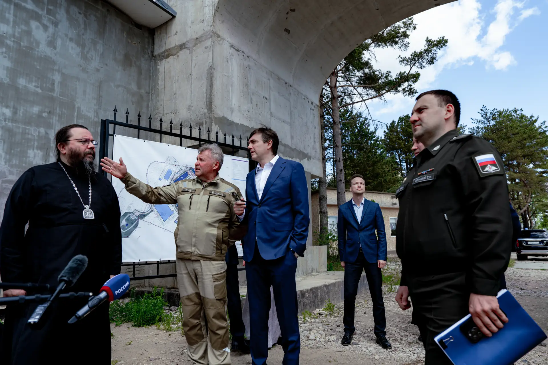 Сергей Кравцов с рабочей поездкой посетил Псковскую область  Глава Минпросвещения осмотрел строитель
