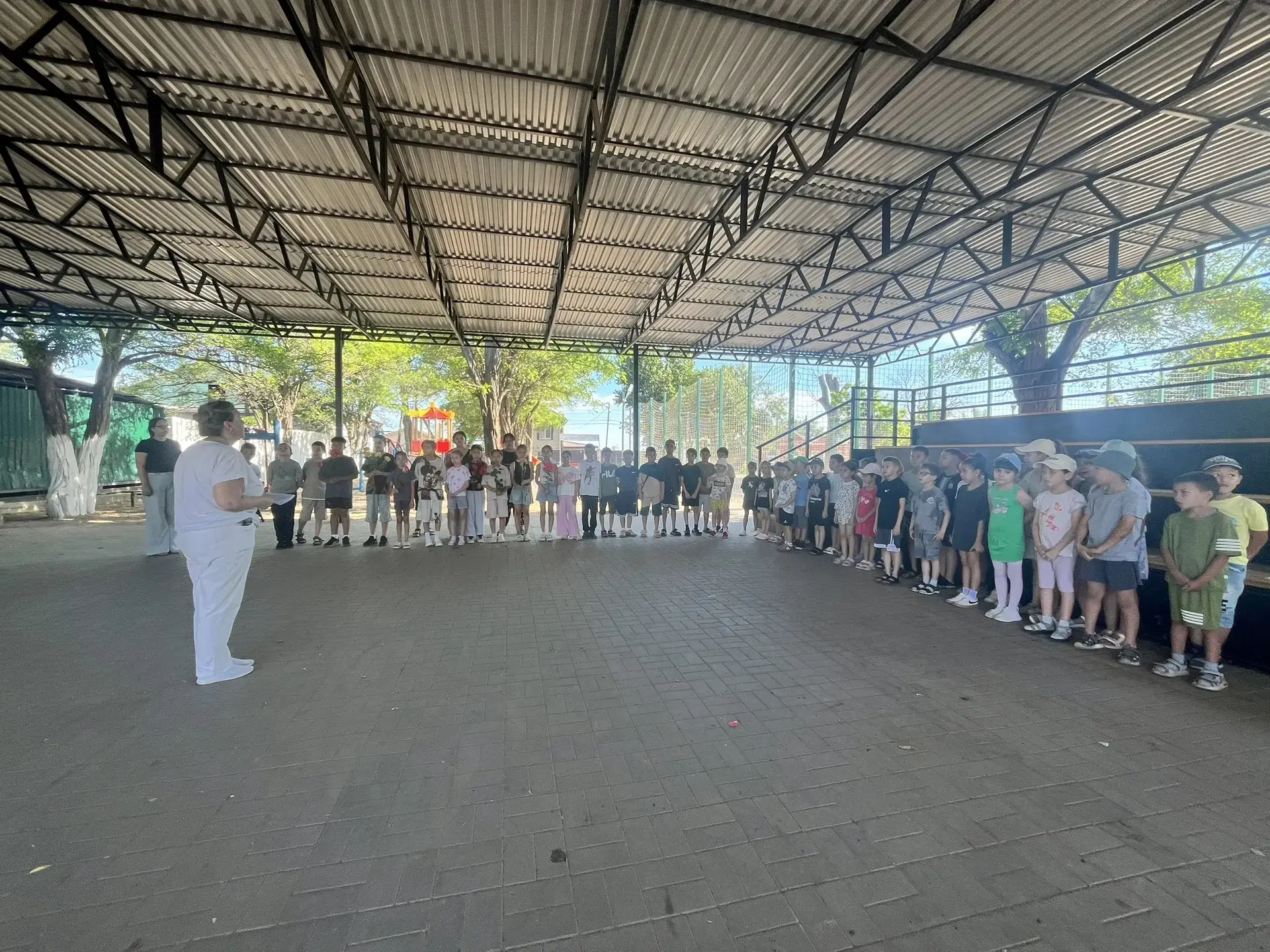 🕯️ 19 июня 2026 года в школе прошел митинг, посвященный Дню памяти и скорби.
Ученикам рассказали о 