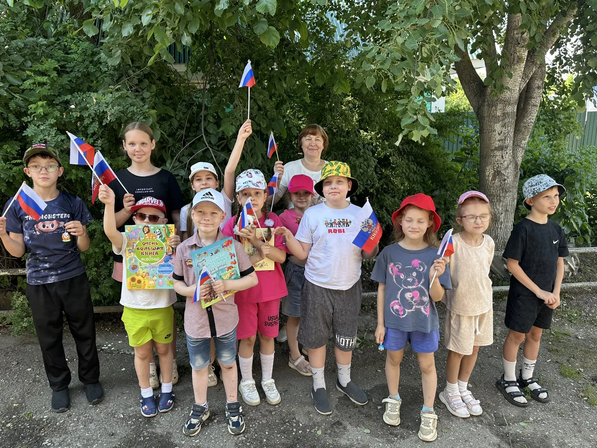 12 июня- День России. В этот день в Бабаевском Доме культуры прошел конкурс чтецов « Отчизны милые ч