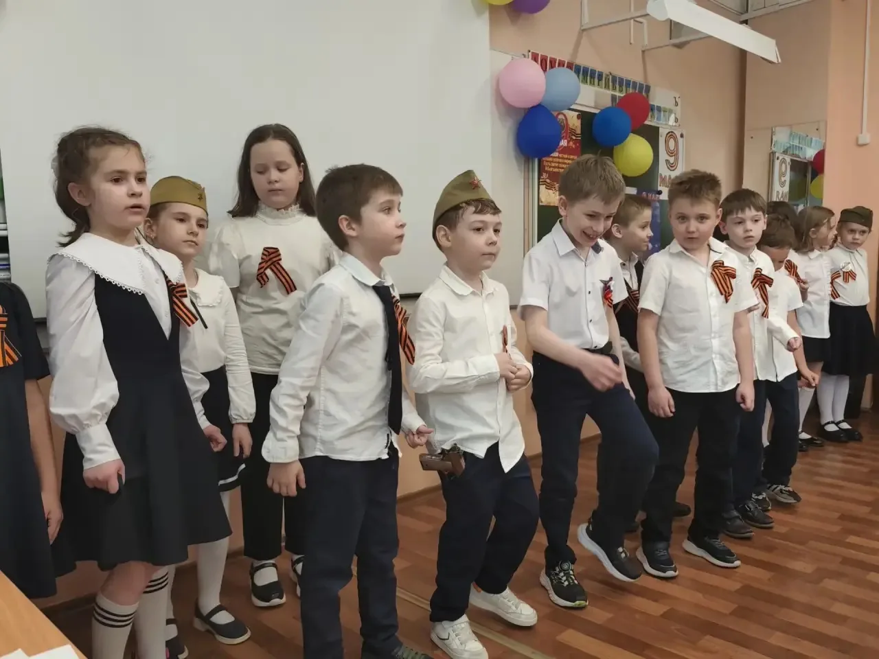 💢 И помнит мир спасённый…  ✅ Сегодня ученики 1 «К» класса провели музыкально-поэтическую композицию 