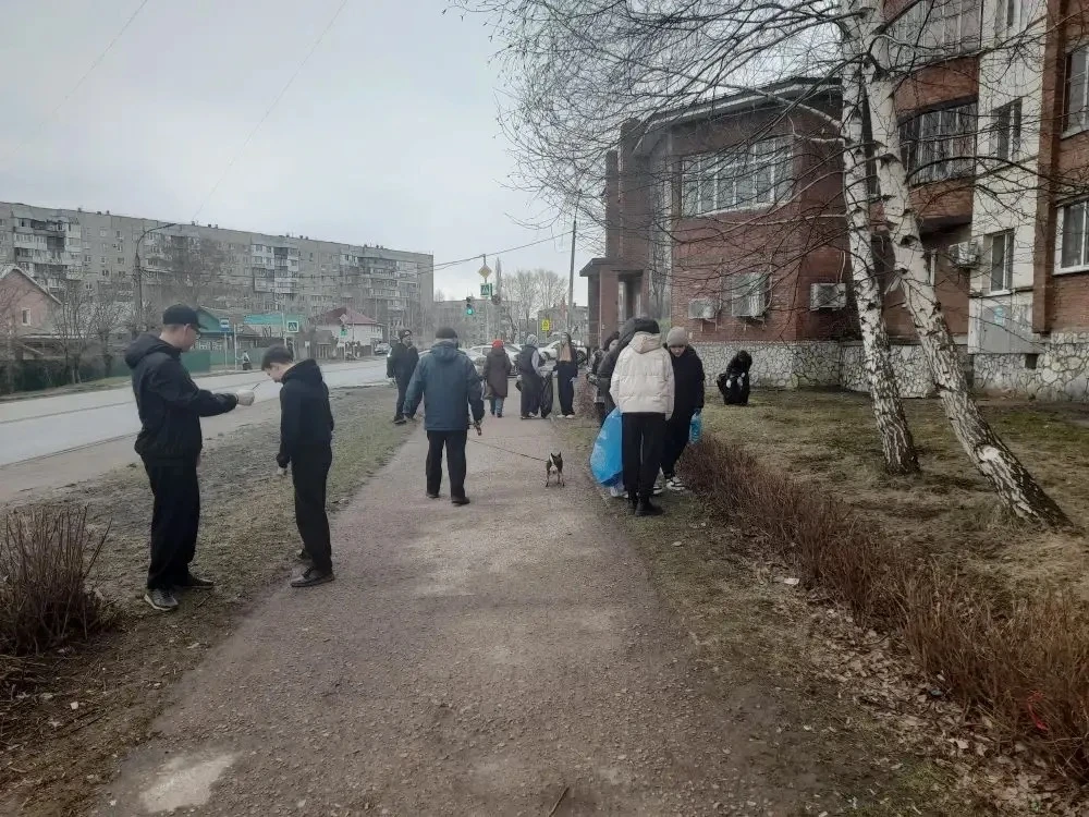 🗓 В субботу состоялся общешкольный субботник!  Ученики нашей школы приняли активное участие в благоу