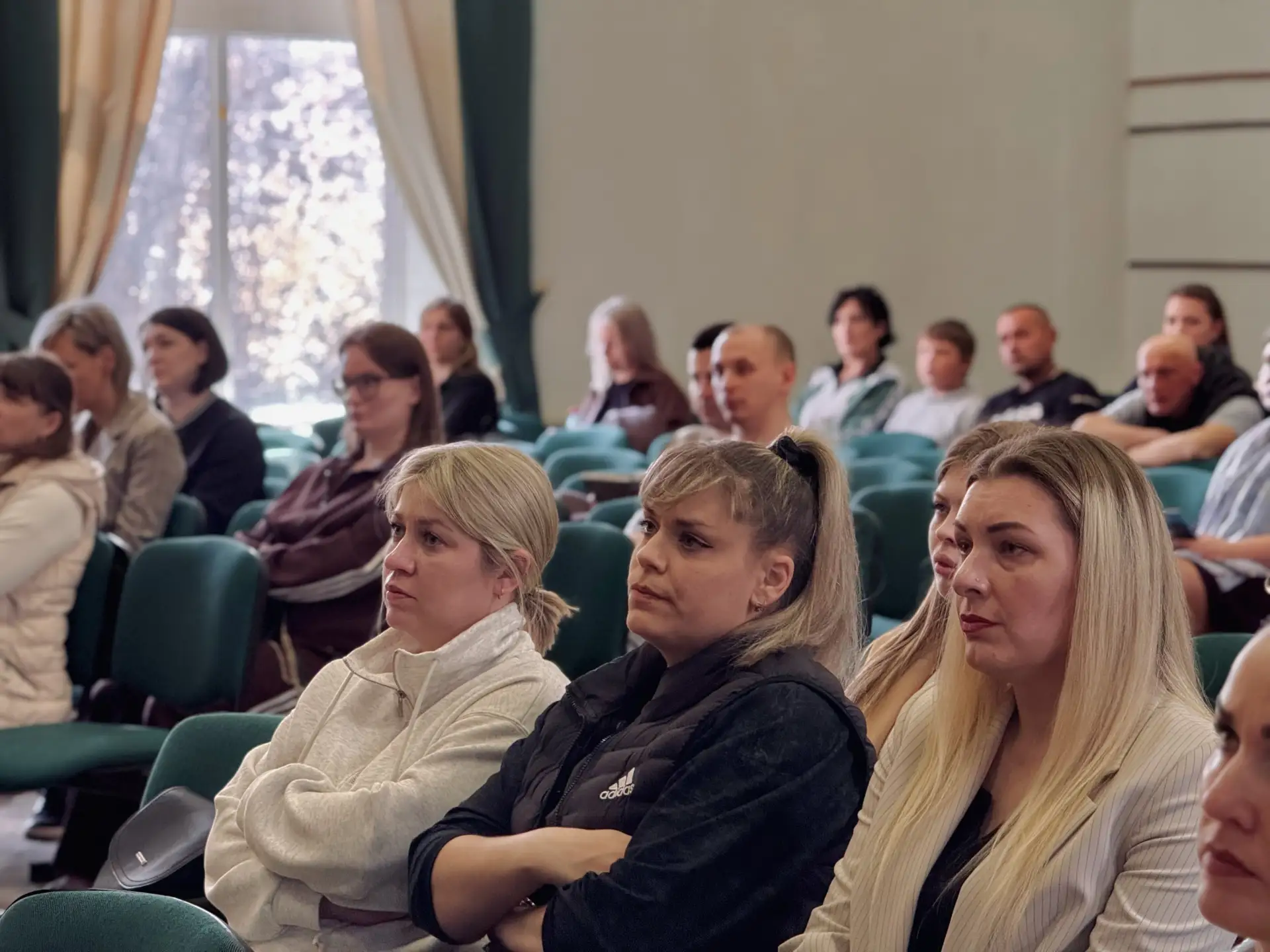 ФОТОАЛЬБОМ https://vk.com/album-160692057_309528612  Родительское собрание студентов первого года об