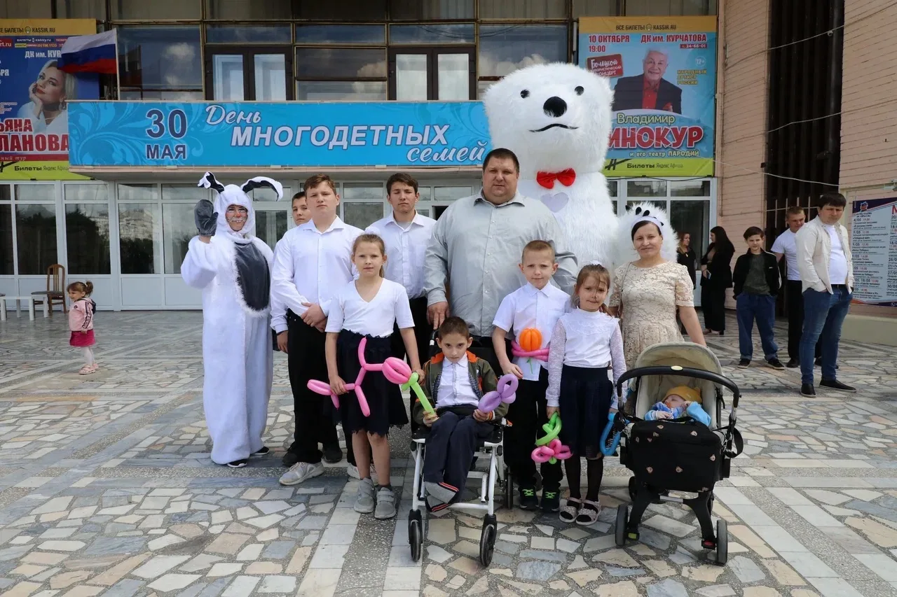 Сегодня на Дону особенный праздник – День многодетных семей. Он появился у нас в прошло...