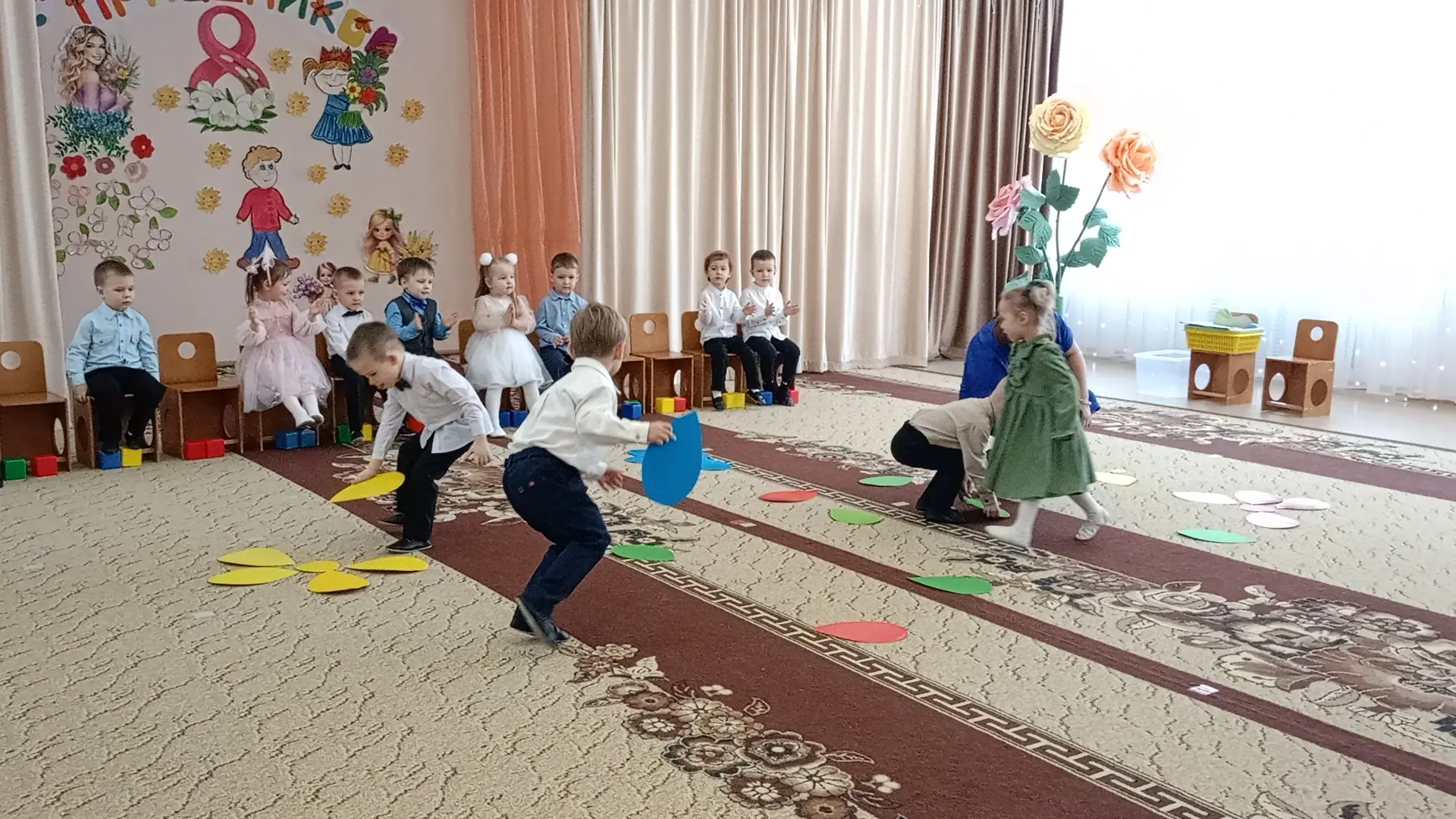 Дорогие женщины, примите поздравления от второй младшей группы #10 (корпус 1) с самым в...