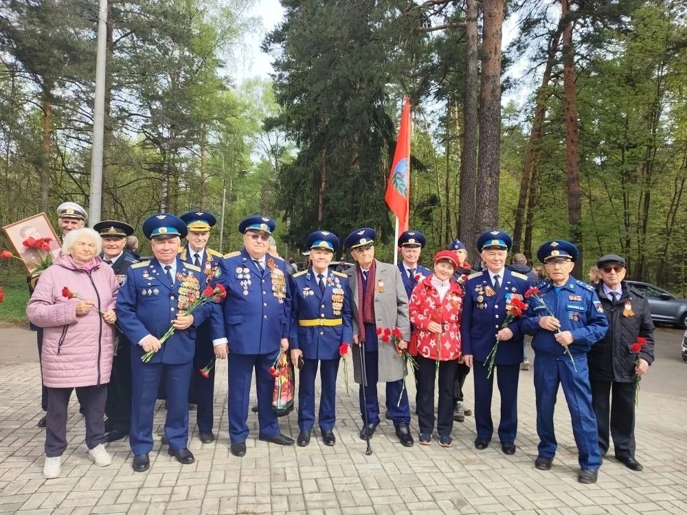 В честь 81-й годовщины Победы в Великой Отечественной войне на площади у монумента «Скорбящая мать» 