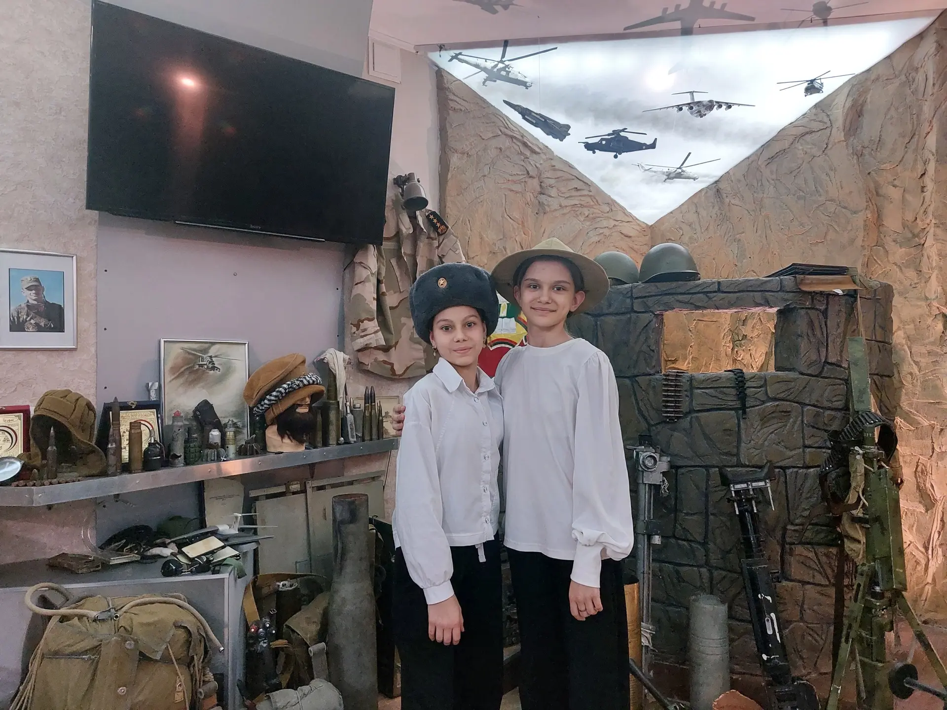 Экскурсия в музей   17 февраля ученики 5Б и 7А классов посетили Музей ветеранов боевых действий (цен