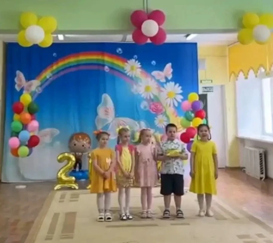 Поздравляем ребят 10 и 11 групп с успешным выступлением на городском конкурсе чтецов "Детские годы ч
