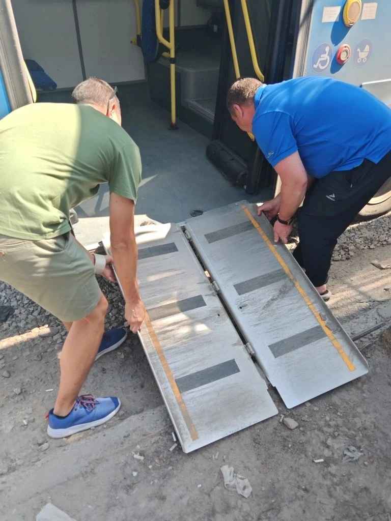 Доступная среда в транспорте

Доступность общественного транспорта для маломобильных пассажиров - эт