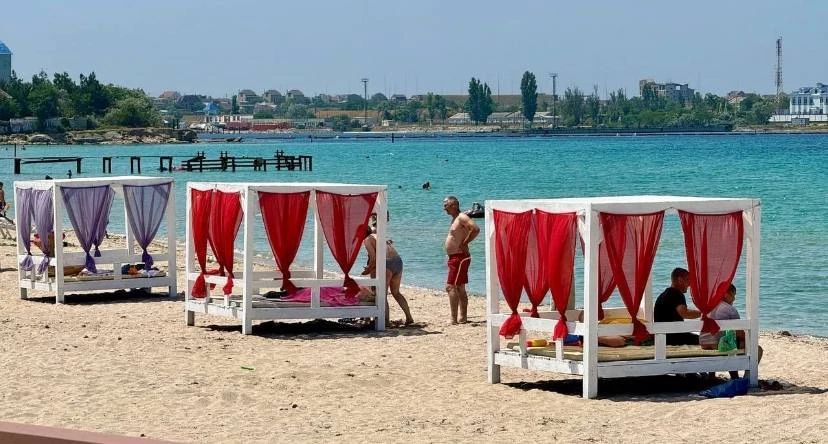 #ЧЕРНОМОРСКОЕ  ❗️БРОНИРОВАНИЕ сезон 2026☀️  Чистый песчаный пляж🏝 ,изумрудная морская вода 🌊 , Крымс