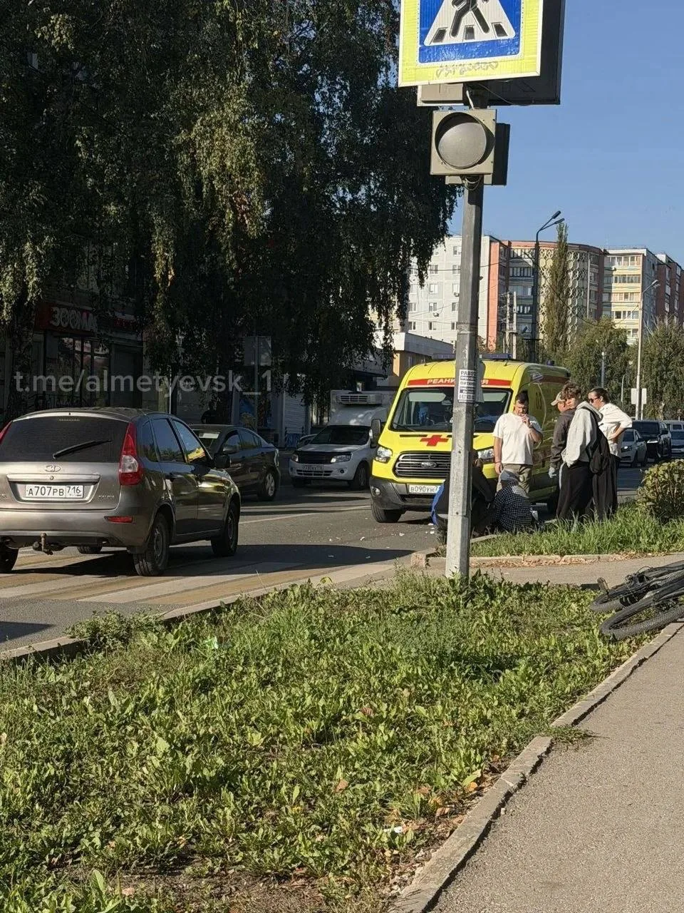 В Альметьевске на улице Гафиатуллина автомобиль сбил пожилую женщину.