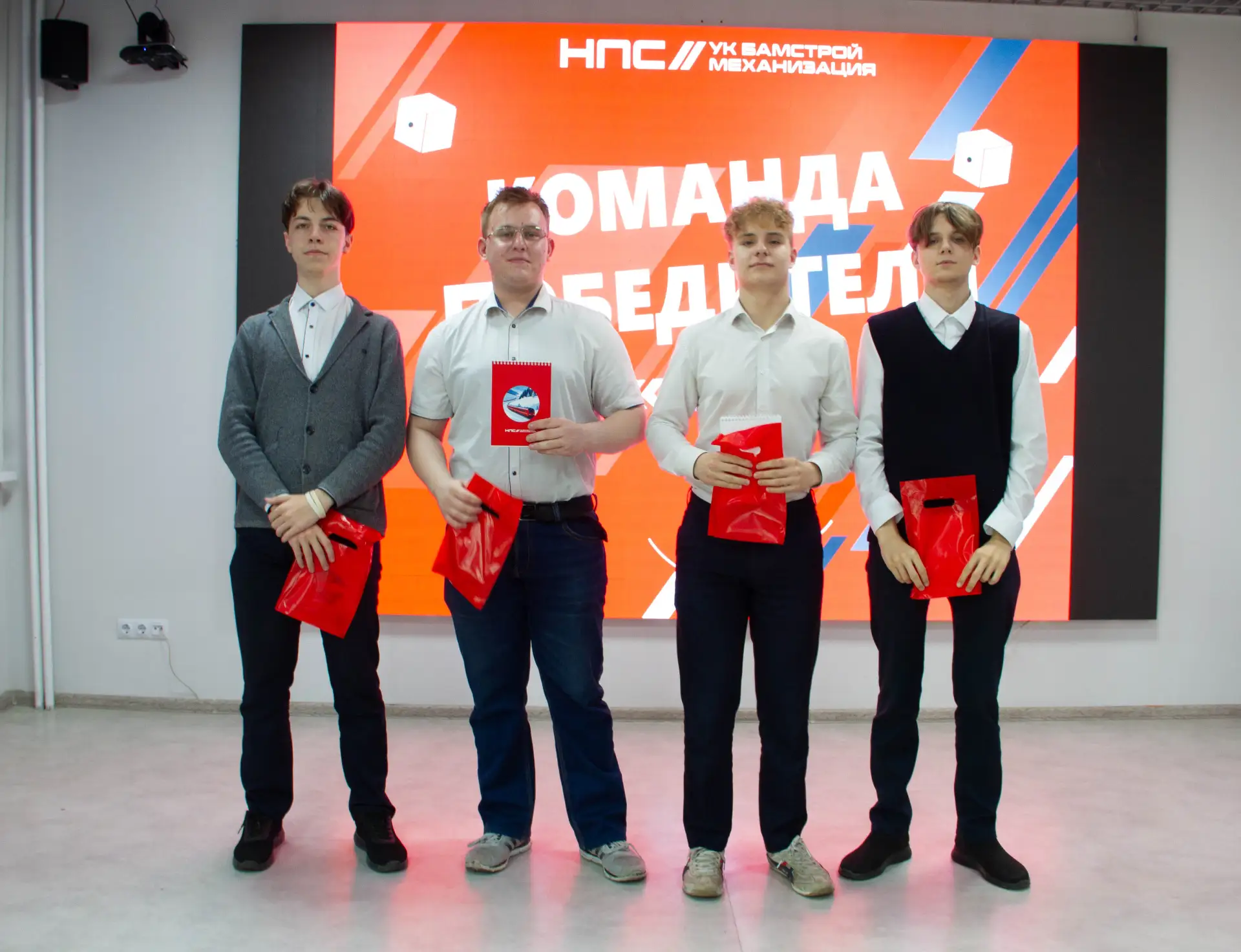 «БАМ! БАТТЛ!»: хабаровские школьники погрузились в историю великой стройки  14 старшеклассников из М