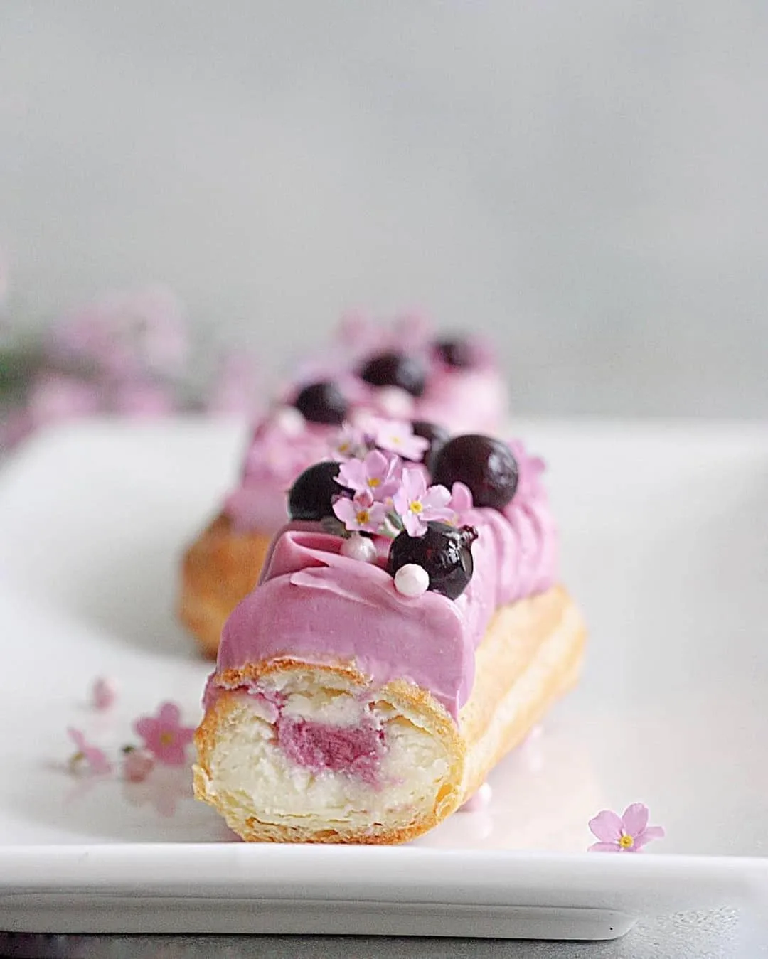 ЭКЛЕРЫ СО СМОРОДИНОЙ 💜⁣⁣⠀