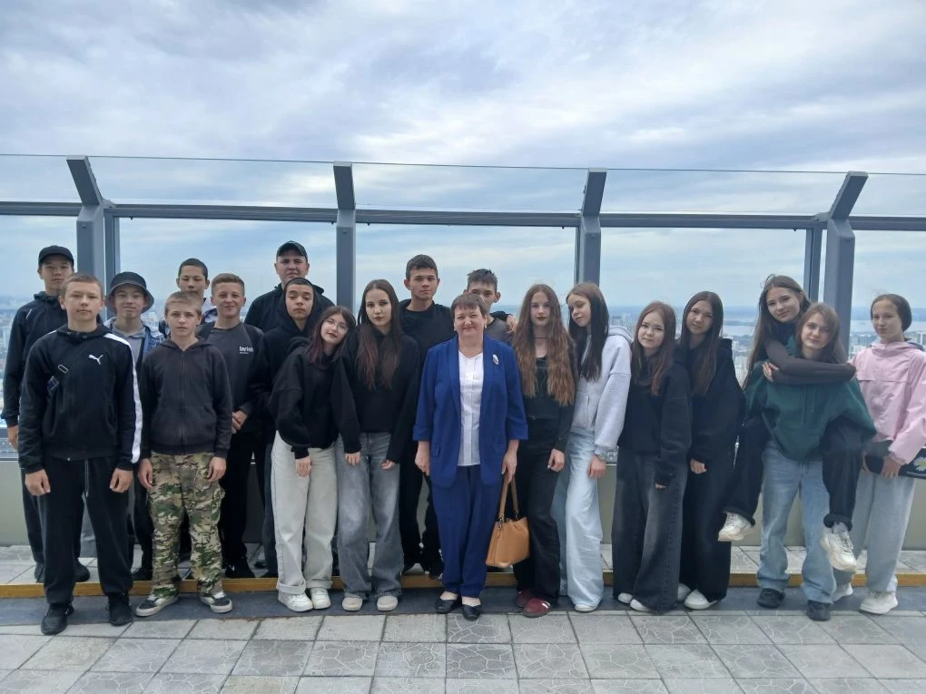 🚎 8а класс вместе с кл.руководителем Р.Р.Мухамедьяновой совершили поездку в г.Екатерин...