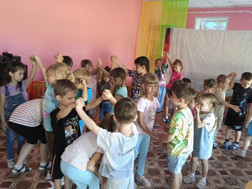 ✨Путешествие в мир сказок в библиотеке № 5

➡️Для воспитанников детского сада № 1 сотрудник городско