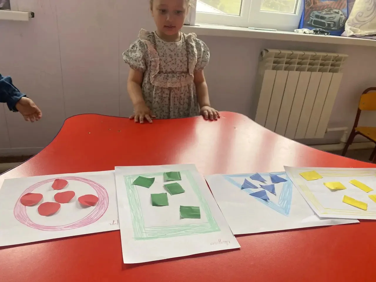 Занятия закончились — а приключения только начались! Малыши из младшей группы быстро на...